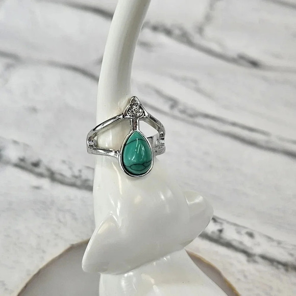 Green Teardrop Adjustable Fashion Ring  A18 - Picture 5 of 5